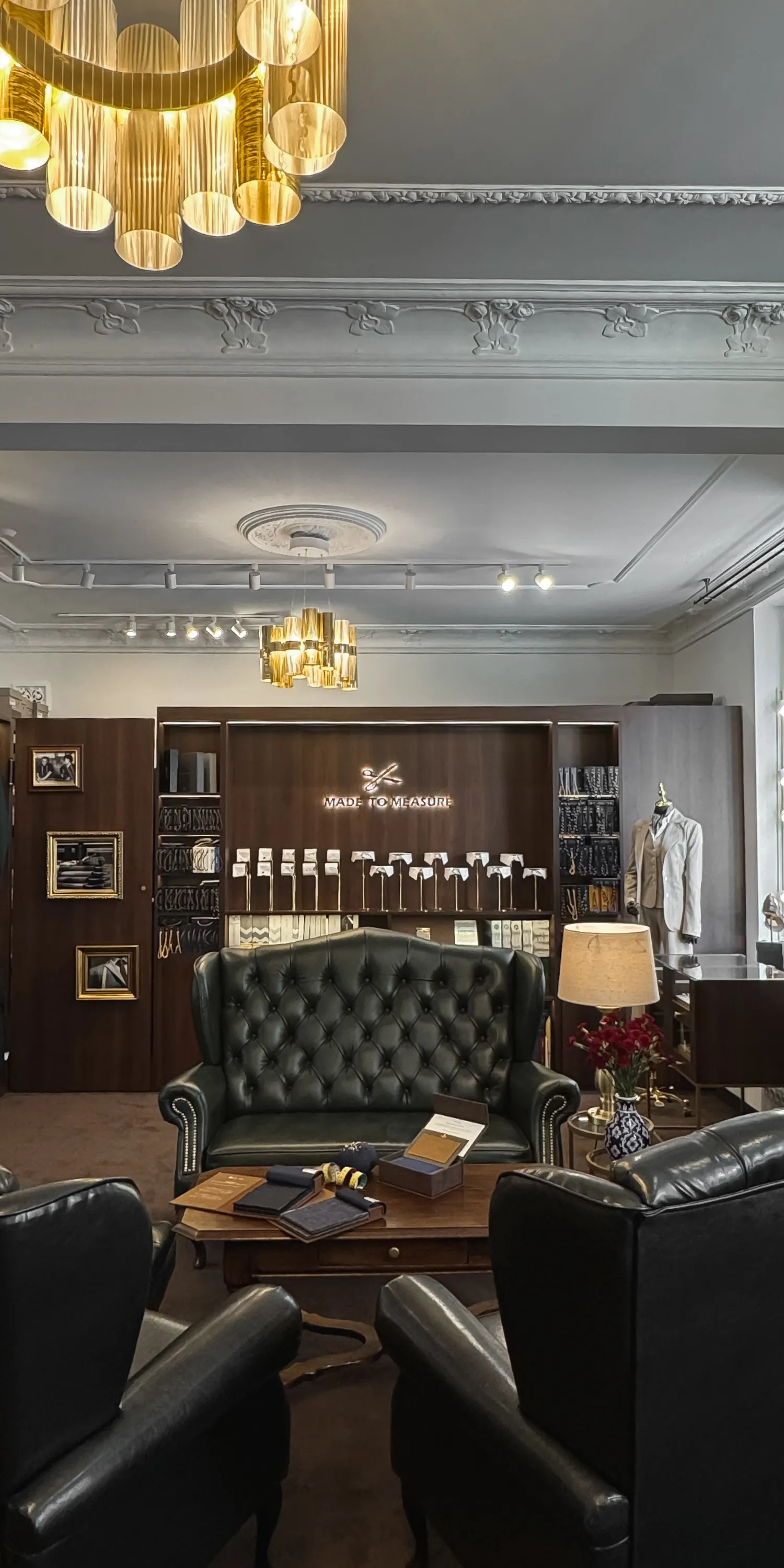 Warszawskie atelier André Grand – intymna przestrzeń krawiectwa na miarę